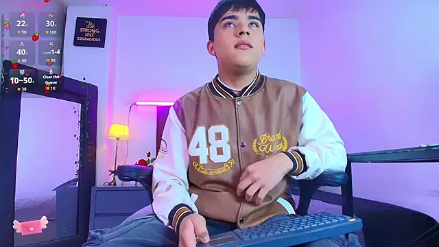 Lucass love online show from November 2025 04:43:02 PM