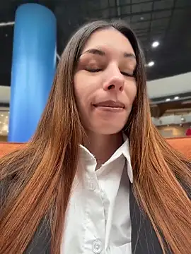 Snapshot of Amelie_Crosby chatting on June 2026 02:43:01 PM Amelie Crosby online show from June 2026 02:43:01 PM