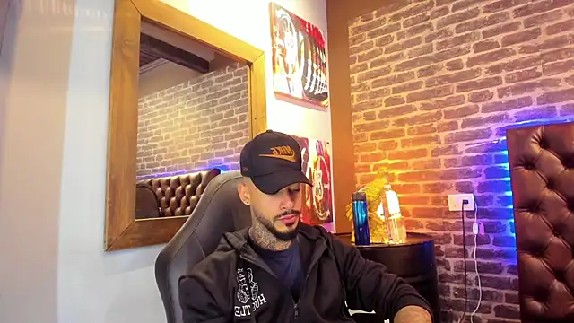 VinzenzRizzo online show from November 2025 04:54:02 AM