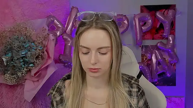 Snapshot of JuliaBrewwer chatting on September 2025 05:40:01 AM JuliaBrewwer online show from September 2025 05:40:01 AM