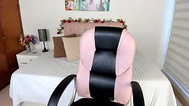 Lucie Harper online show from September 2025 08:32:02 PM