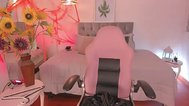 Lucie Harper online show from October 2025 07:57:02 PM