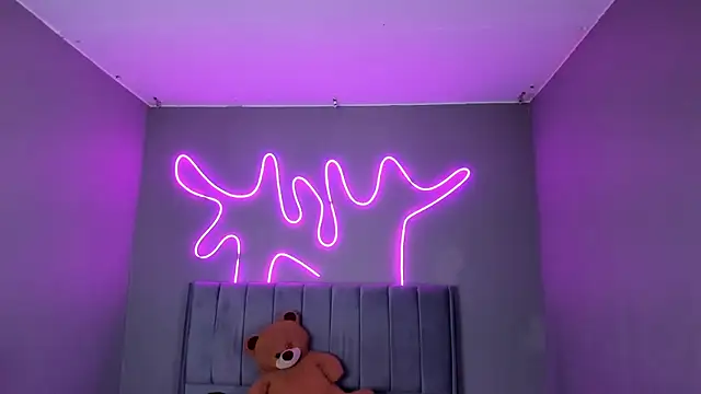 Sabrina bloom online show from September 2025 01:43:02 PM