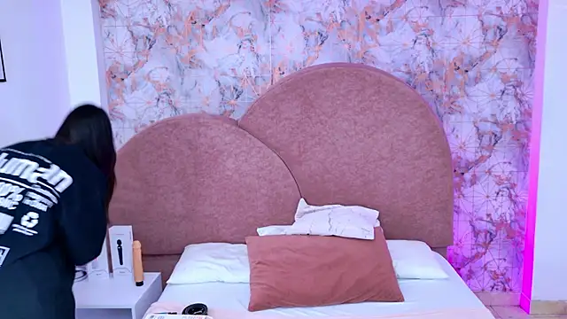 RavenGloomy online show from November 2025 08:32:01 PM