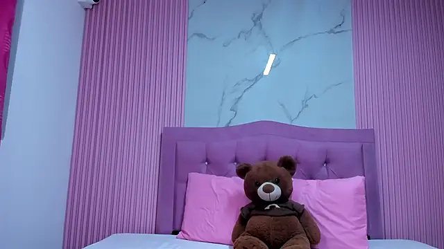 Snapshot of Emy_topless chatting on September 2025 11:04:02 PM Emy topless online show from September 2025 11:04:02 PM