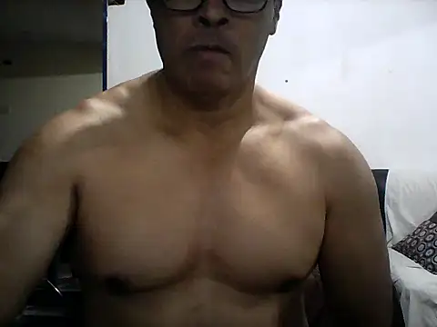 Snapshot of sexigym35 chatting on November 2025 10:42:02 PM sexigym35 online show from November 2025 10:42:02 PM