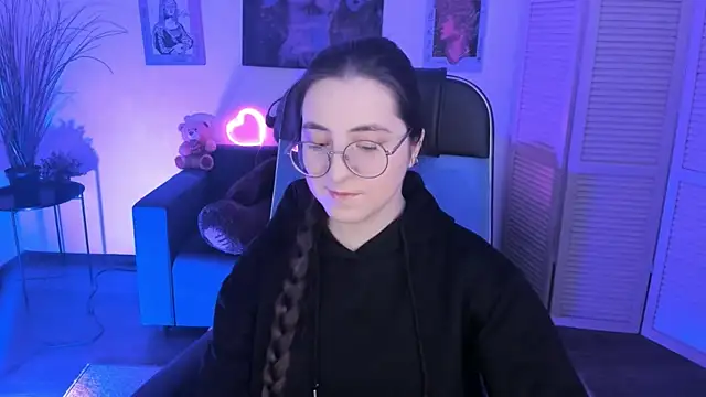 VirtuallVoyant online show from December 2025 04:21:01 AM