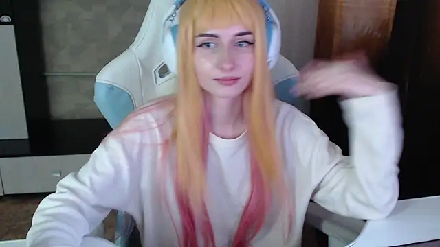 Cutti Crystal online show from February 2026 03:14:02 AM