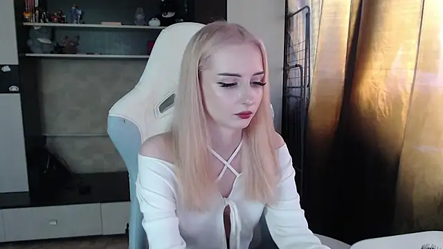 Cutti Crystal online show from March 2026 01:39:02 AM