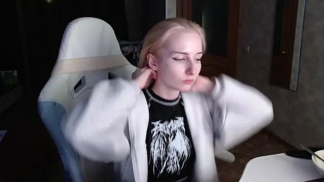 Cutti Crystal online show from April 2026 07:41:01 PM