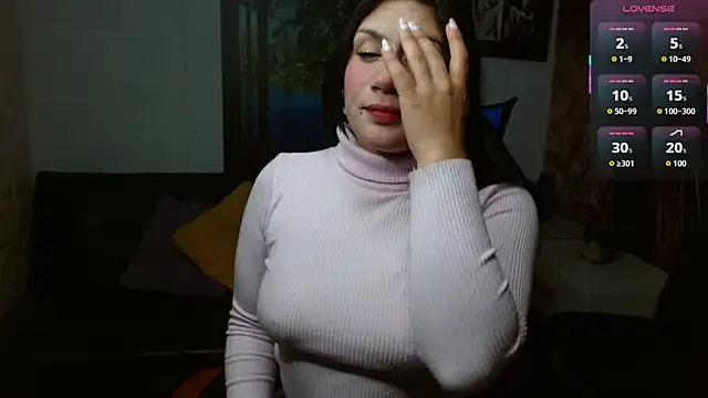 gigi gilt  online show from November 2025 04:07:02 AM