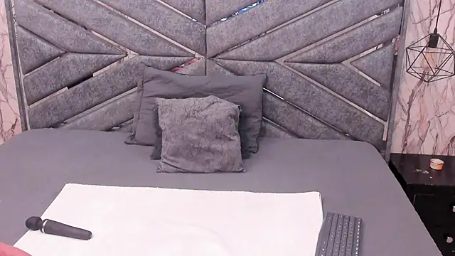 SASHA BROWNIE   online show from April 2026 07:48:01 PM