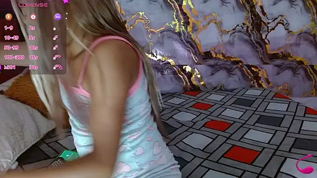 scarlethcooper99 online show from March 2026 10:21:01 AM