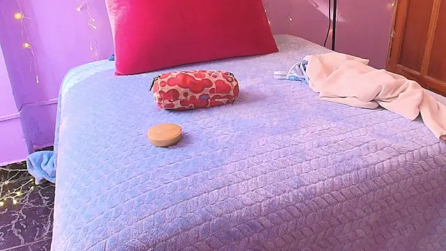 Dafne Mel online show from November 2025 12:49:01 PM