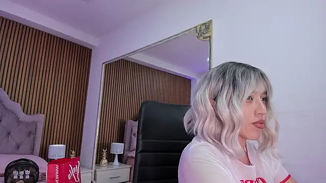 Starbutterflyy  online show from April 2026 05:04:02 AM