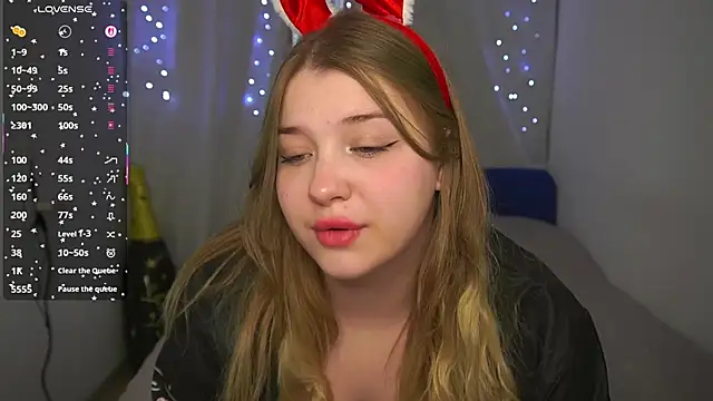 CuteSharloti online show from April 2026 05:32:01 PM