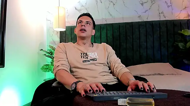 Dustin Sonne online show from July 2026 03:42:01 AM