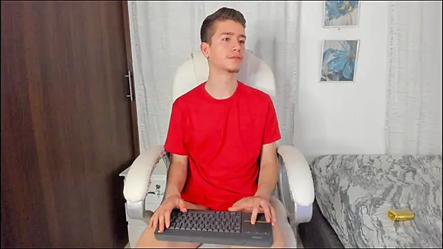 ThiagooJames online show from October 2025 05:15:02 AM