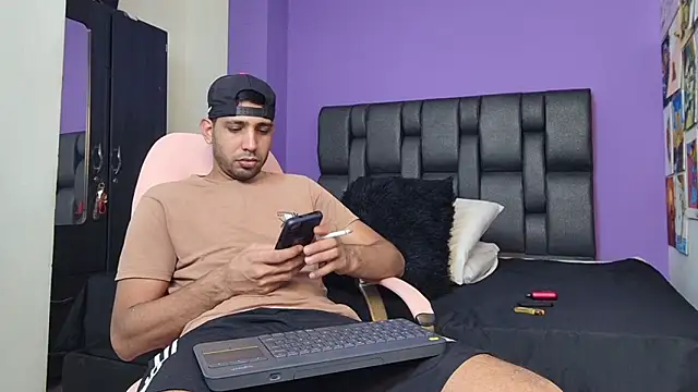 Snapshot of ashtoncooperr chatting on September 2025 06:35:01 PM ashtoncooperr online show from September 2025 06:35:01 PM