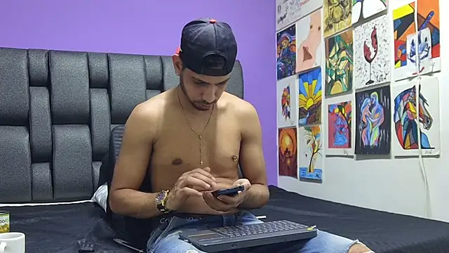 Snapshot of ashtoncooperr chatting on October 2025 06:17:02 PM ashtoncooperr online show from October 2025 06:17:02 PM