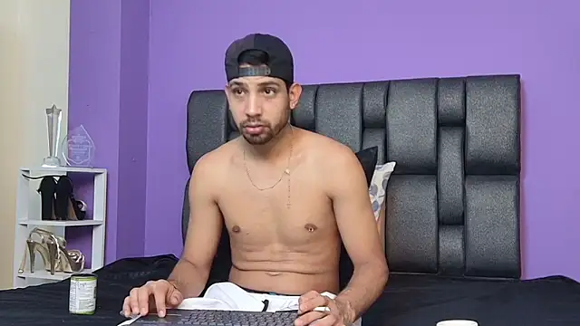 Snapshot of ashtoncooperr chatting on October 2025 06:49:02 PM ashtoncooperr online show from October 2025 06:49:02 PM