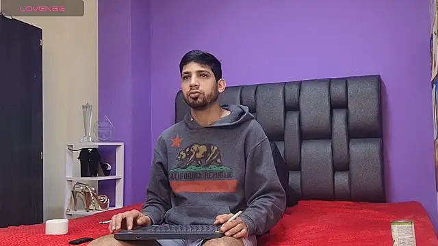 Snapshot of ashtoncooperr chatting on October 2025 12:27:01 PM ashtoncooperr online show from October 2025 12:27:01 PM