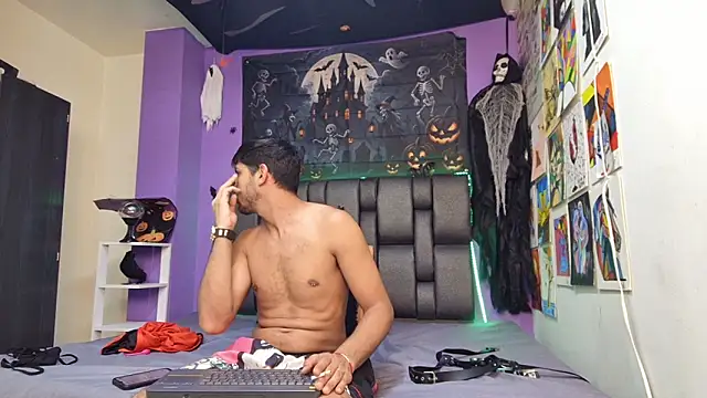 Snapshot of ashtoncooperr chatting on October 2025 06:14:02 PM ashtoncooperr online show from October 2025 06:14:02 PM