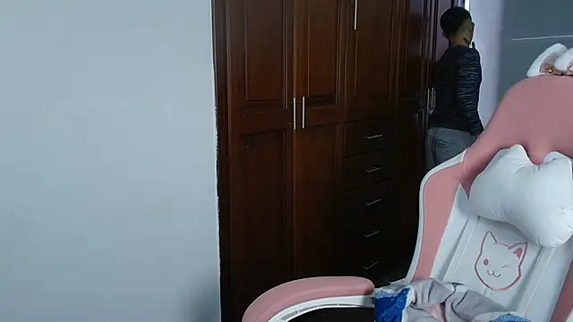 Aleecandrews online show from September 2025 07:39:01 PM