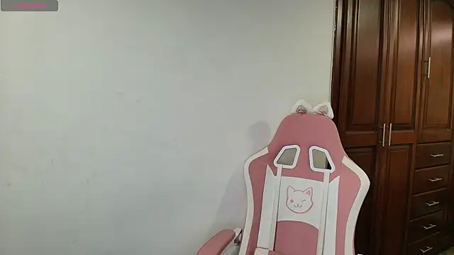 Aleecandrews online show from October 2025 07:14:01 PM