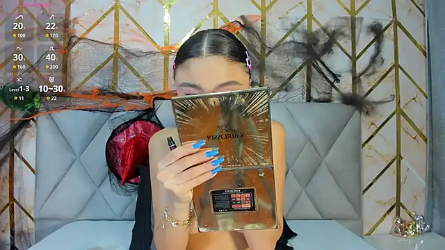 Snapshot of Cassidy_14 chatting on November 2025 08:33:02 PM Cassidy 14 online show from November 2025 08:33:02 PM