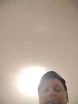 Snapshot of LeoMaduroSP chatting on November 2025 04:21:01 AM LeoMaduroSP online show from November 2025 04:21:01 AM