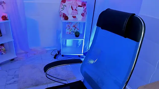 AvaDaviis online show from November 2025 03:12:02 PM