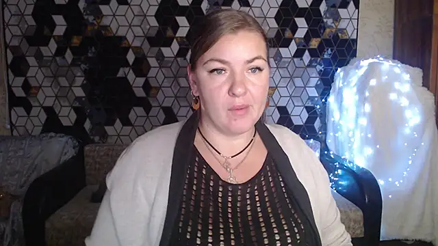 NikaSkylink online show from November 2025 07:57:01 PM