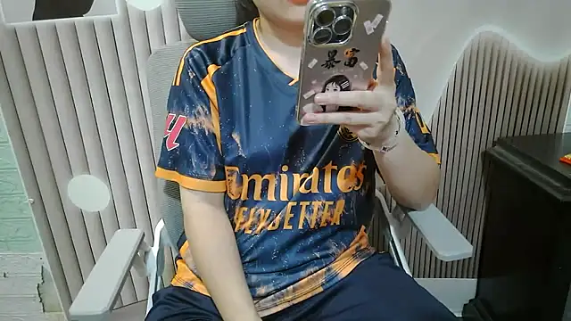 Emachiii online show from September 2025 12:26:01 PM