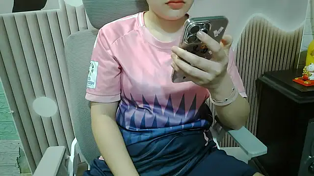 Emachiii online show from September 2025 12:24:02 AM