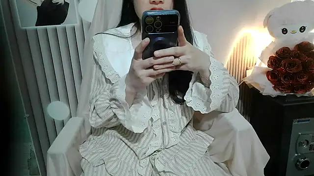 Emachiii online show from November 2025 12:48:02 PM