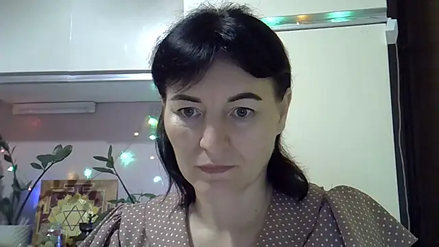 Krystal 82 online show from September 2025 06:33:01 PM