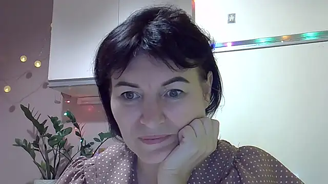 Krystal 82 online show from October 2025 07:45:02 PM