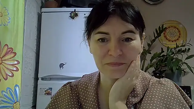 Krystal 82 online show from November 2025 09:09:01 AM