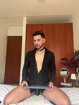 Snapshot of Dark_beauty2 chatting on October 2025 05:47:03 PM Dark beauty2 online show from October 2025 05:47:03 PM