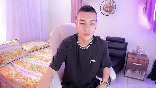 Dereck Boy8 online show from October 2025 08:10:01 PM