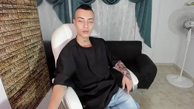 Dereck Boy8 online show from January 2026 03:44:01 AM