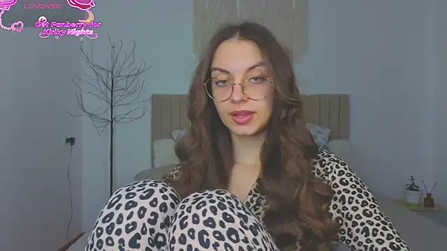 Real cutie1 online show from December 2025 02:01:01 PM