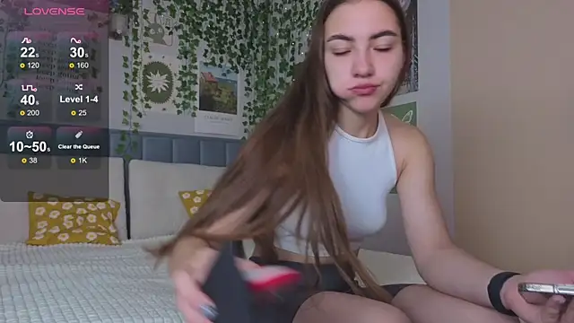 Ashley Pierce online show from September 2025 04:01:01 AM