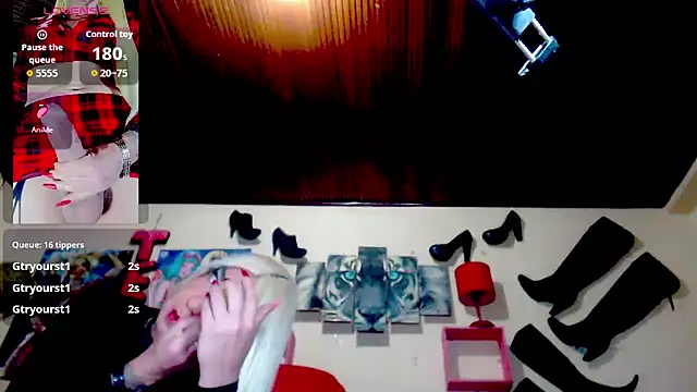 blondehot5v online show from October 2025 12:01:02 PM