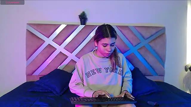 Rachell criss online show from September 2025 03:43:02 AM