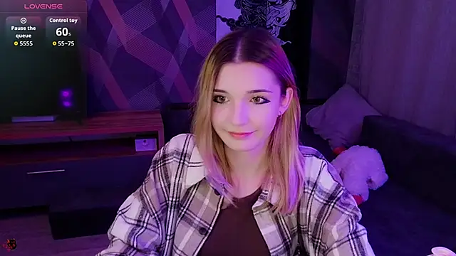 Snapshot of Sandy_Belle chatting on October 2025 10:40:01 PM Sandy Belle online show from October 2025 10:40:01 PM