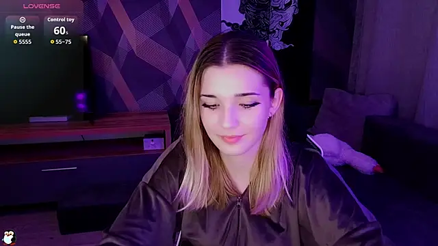 Snapshot of Sandy_Belle chatting on October 2025 09:13:01 PM Sandy Belle online show from October 2025 09:13:01 PM