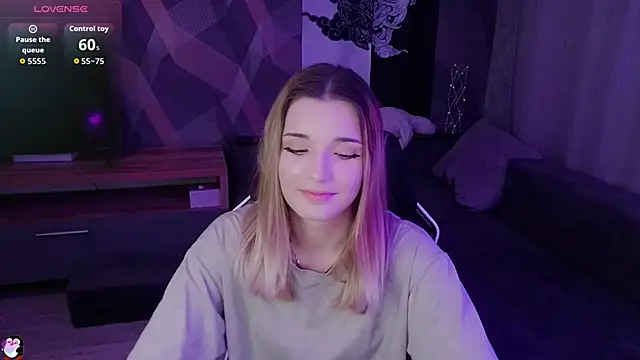 Snapshot of Sandy_Belle chatting on October 2025 06:50:02 PM Sandy Belle online show from October 2025 06:50:02 PM