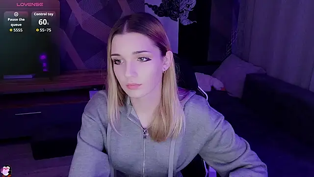 Snapshot of Sandy_Belle chatting on October 2025 08:10:01 PM Sandy Belle online show from October 2025 08:10:01 PM